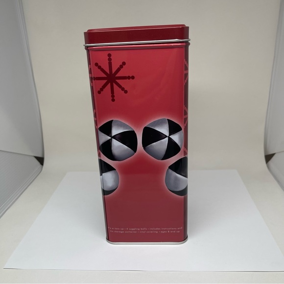 Juggling Balls in metal tin with instructions - Picture 6 of 12